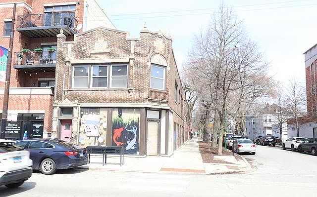 1st image of 3206 N Oakley Ave #1