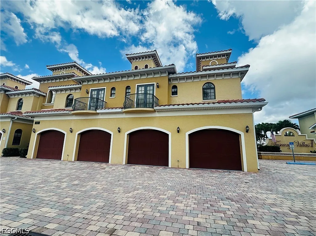 3 bed, 2.5 bath, 1708 sqft, $1,995 — Photo 1