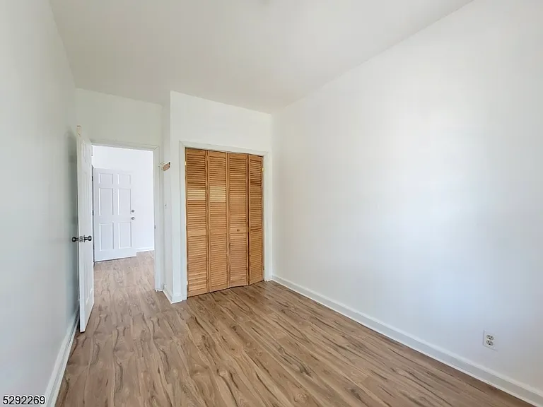 551 Franklin Ave #2R — Photo 10