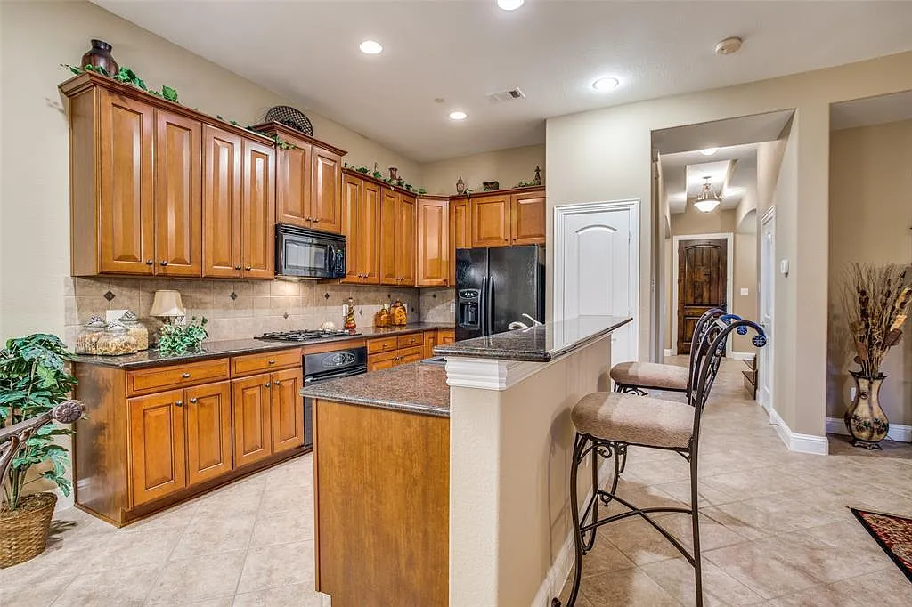 2 bed, 2.5 bath, 1800 sqft, $2,550 — Photo 2