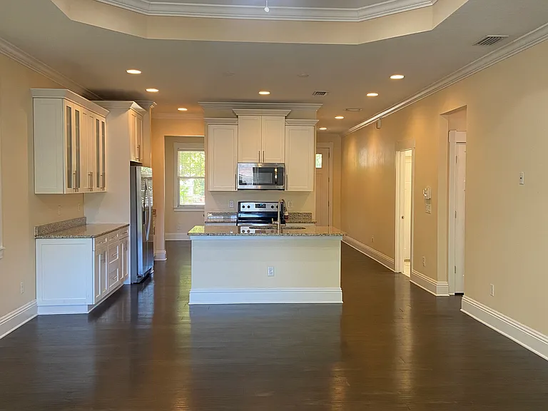 3916 N Ola Ave — Photo 3