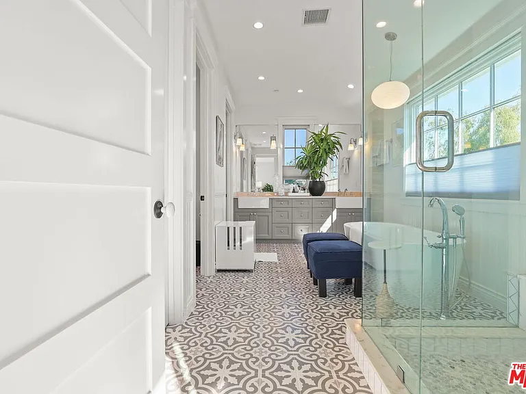 832 Las Lomas Ave — Photo 14