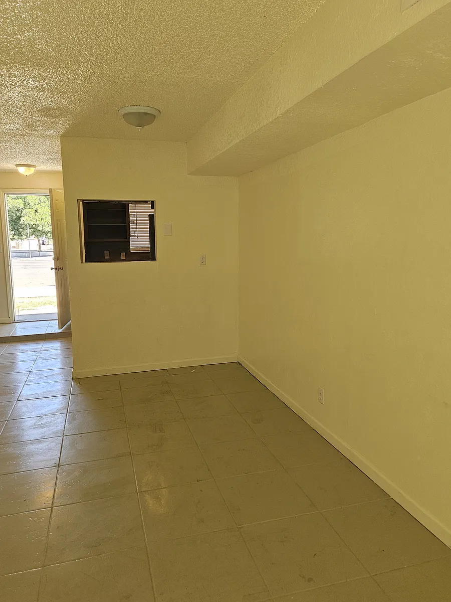 Building Photo - 1313 Whitley Ave #A