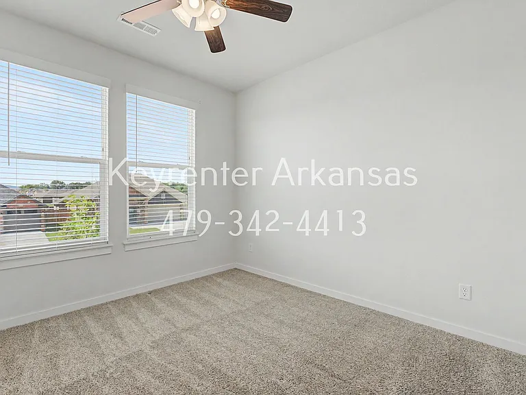 4808 Planetree St — Photo 11