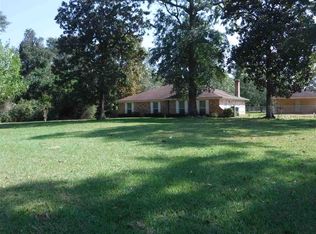 123 Brookwood Dr, Silsbee, TX 77656