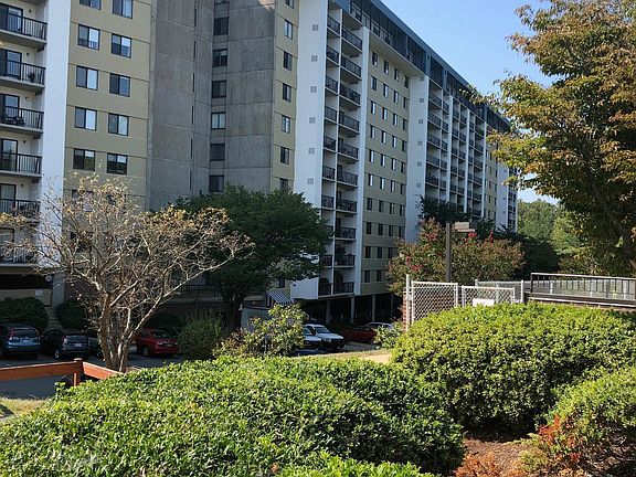 2nd image of 3800 Powell Ln APT 619