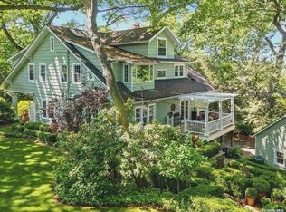 24 Overlook Dr, Port Washington, NY 11050
