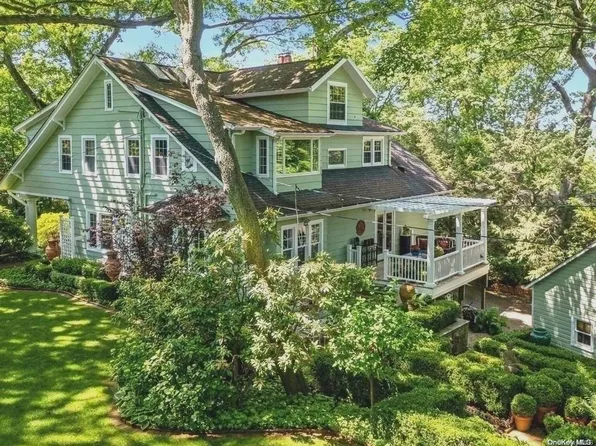 24 Overlook Drive, Port Washington, NY 11050