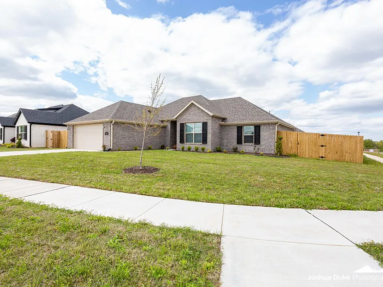 5960 W Quinn St — Photo 1