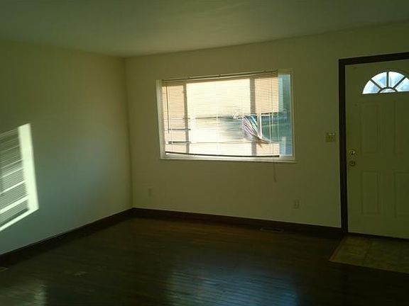 3rd image of 5616 Oliver Ave