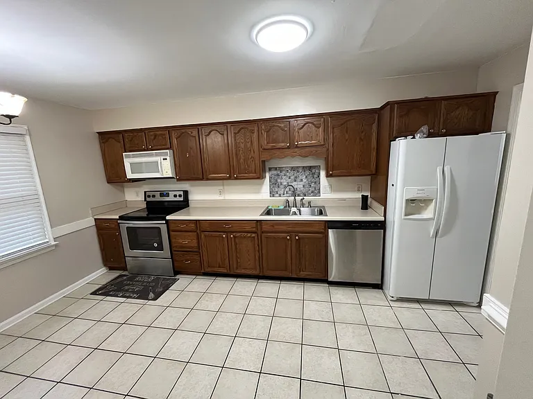 3920 Sherman Oaks Ave — Photo 3