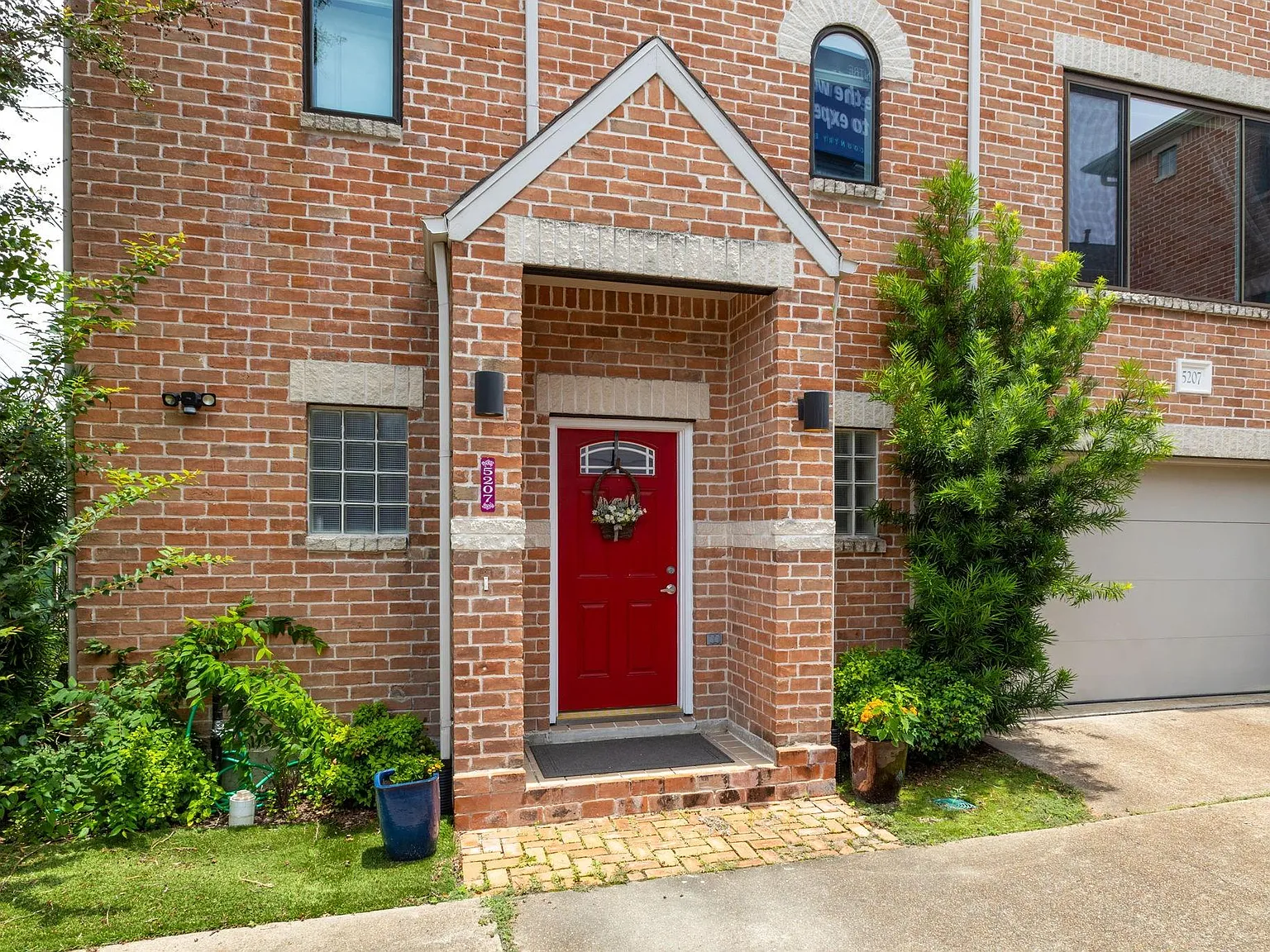 3 bed, 2.5 bath, 2139 sqft, $3,150 — Photo 3