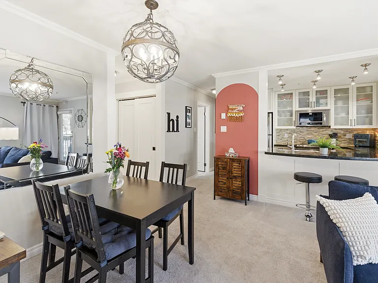 639 W 14th Ave #206 — Photo 7