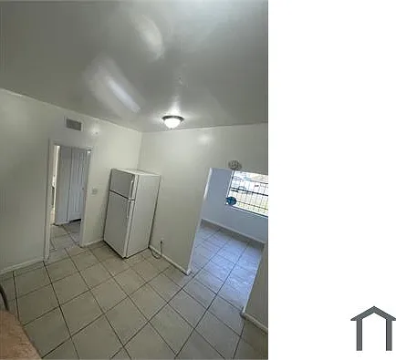 4526 Fairview St — Photo 1