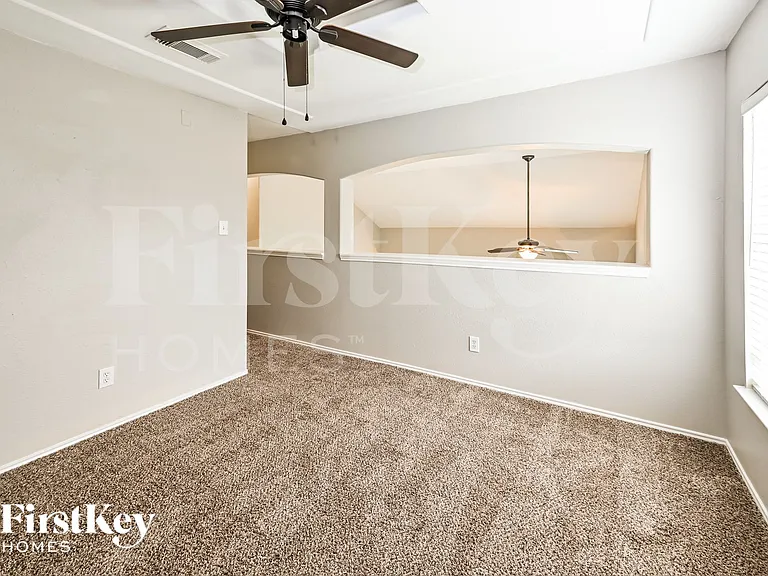 8008 Blue Jay St — Photo 8