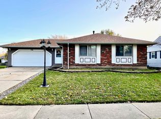 718 Hayward Ave, Streamwood, IL 60107