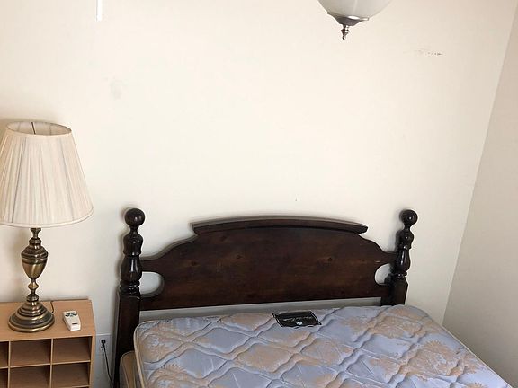 2nd bedroom, full size bed.