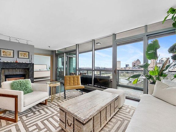 3rd image of 1 Miranova Pl APT 1220