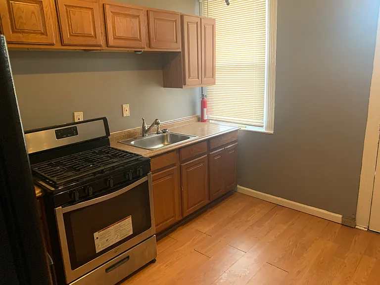 2711 Parkwood Ave — Photo 10