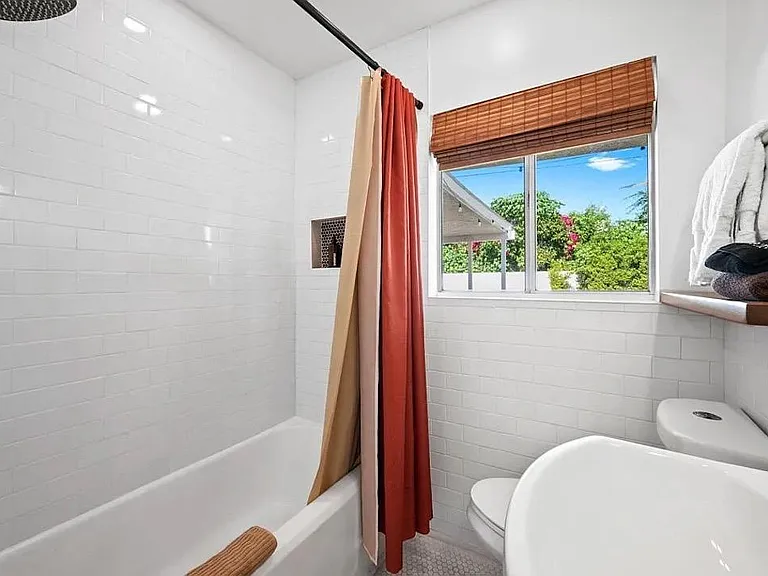 4234 E Calle San Raphael — Photo 9