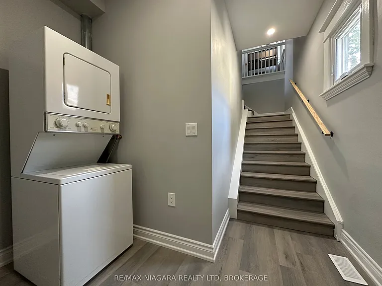 27 Water St #B — Photo 4