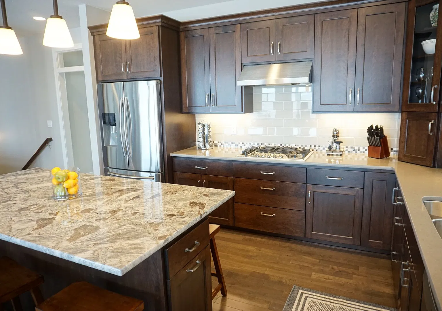 Luxury Home in Peaceful Setting — Photo 2