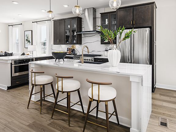 Spacious Island in the Gourmet Kitchen
