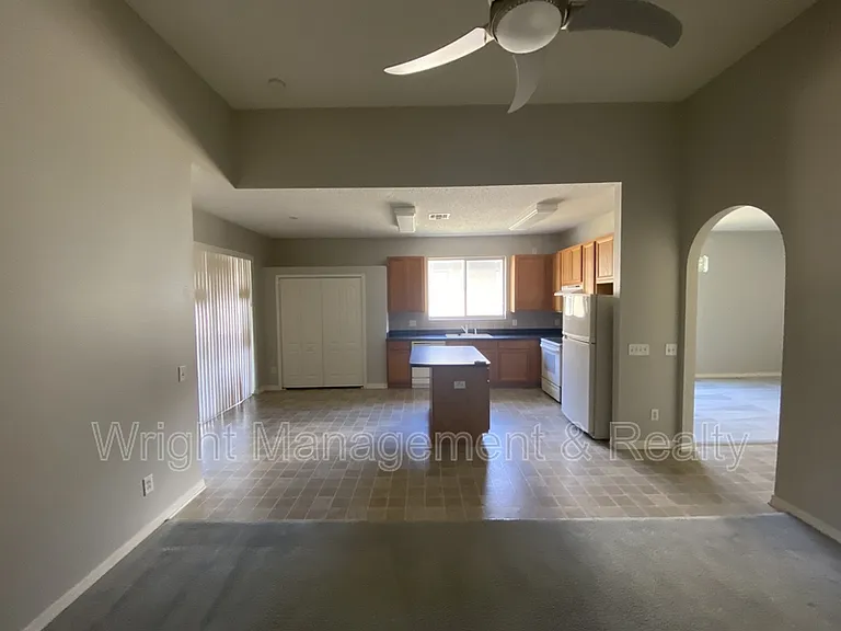 1439 Loretto Cir — Photo 4