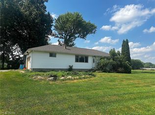 2730 Smith Kramer St NE, Hartville, OH 44632