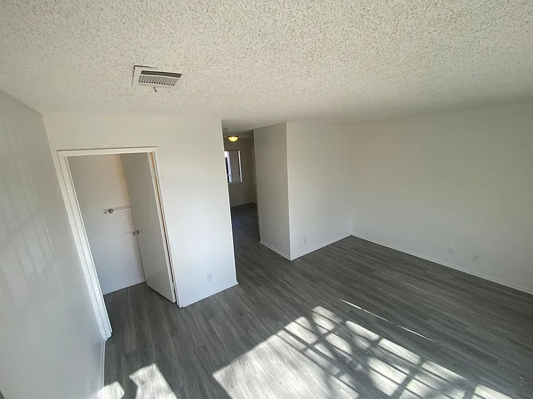 337 Clary Ave — Photo 4