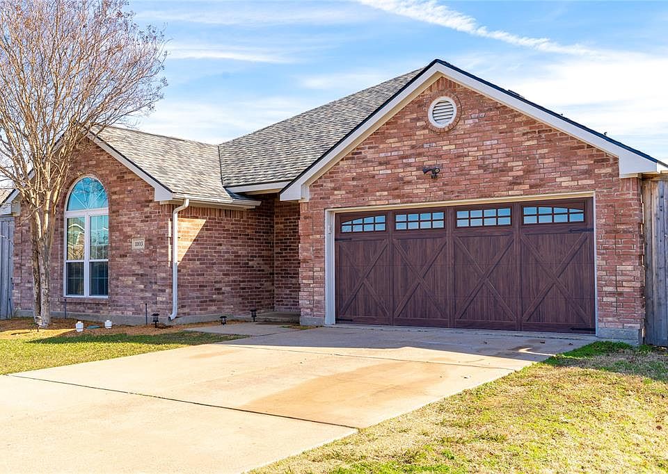 1st image of 1103 Lake Whitney Dr
