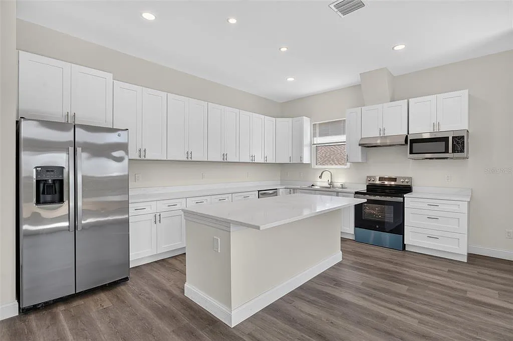 2 bed, 2.0 bath, 1500 sqft, $3,000 — Photo 3