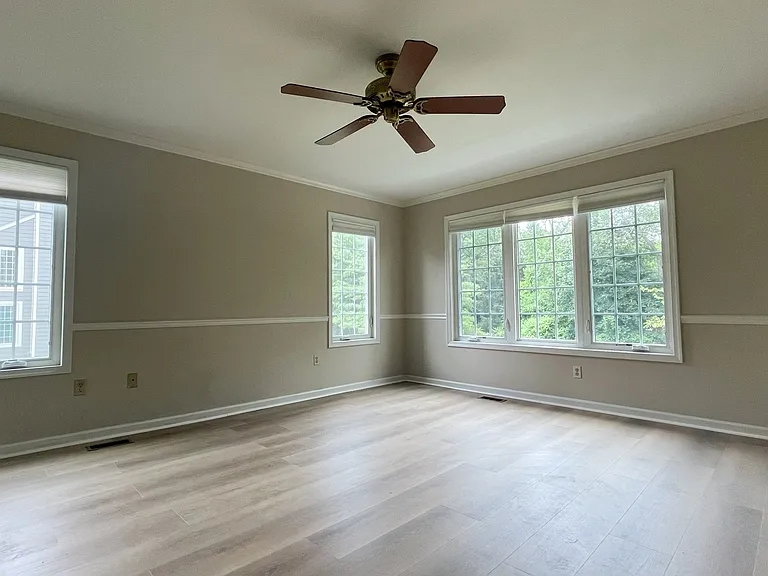 205 E Village Ln — Photo 6