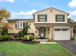 1 Tomahawk Dr, Marlton, NJ 08053