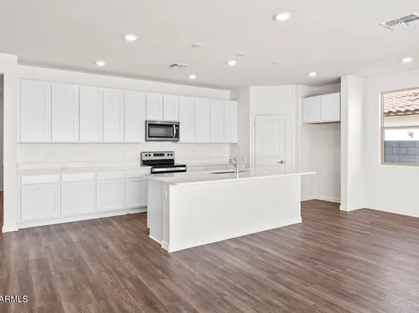 3024 E LAWNDALE Drive, Gilbert, AZ 85298