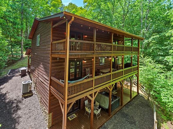 2nd image of 565 Catawba Cir