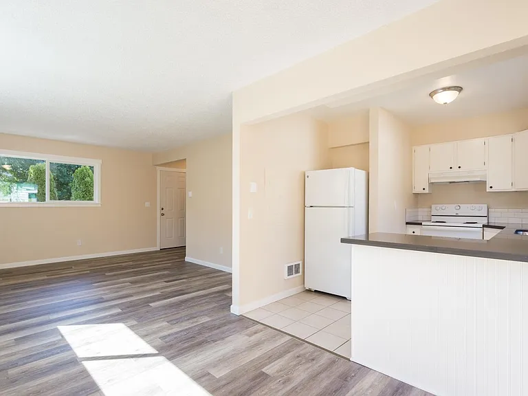 7852 SE 21st Ave — Photo 6