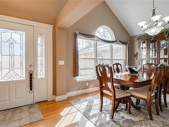 3rd image of 9 Cullen Hills Ln