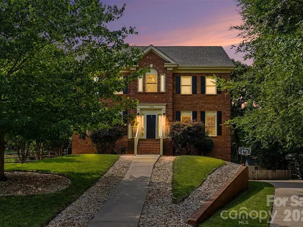 104 Southern Cross Ln, Matthews, NC 28105