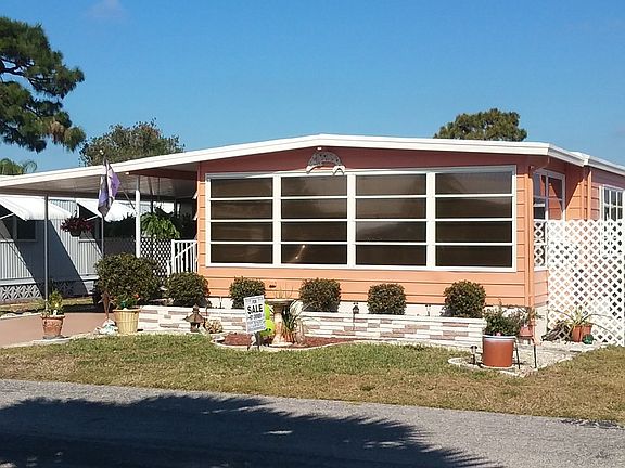 Lots of curb appeal!!