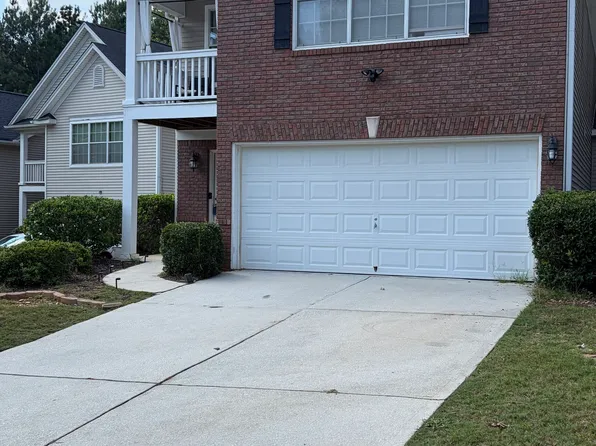 667 Lakes Cir, Lithonia, GA 30058
