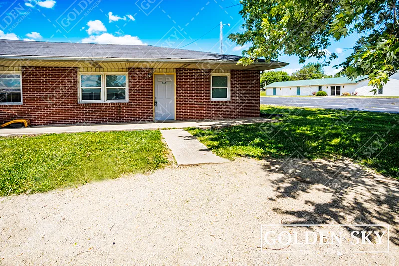 2 bed, 1.0 bath, 841 sqft, $825 — Photo 1