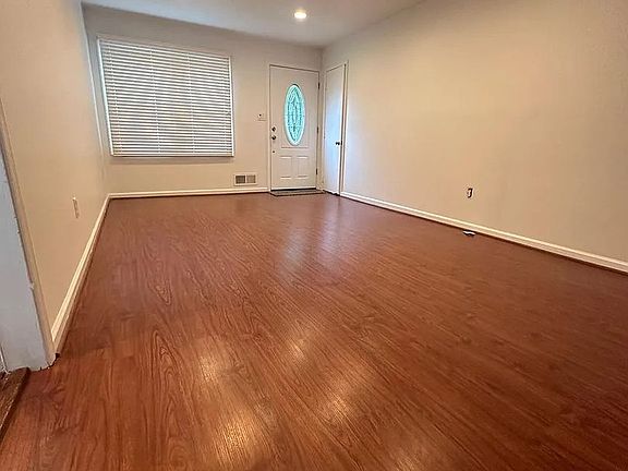 3rd image of 10207 Drumm Ave