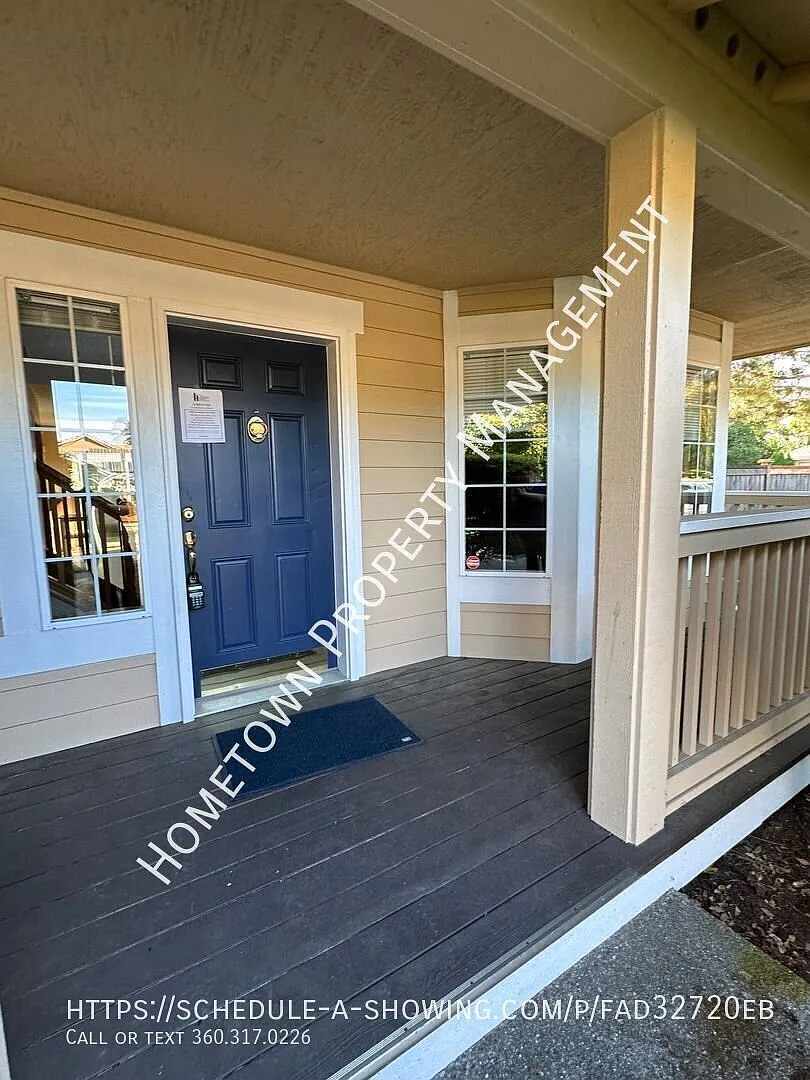 Beautiful 3 Bedroom + Bonus Room in Lacey! Available Now! — Photo 2