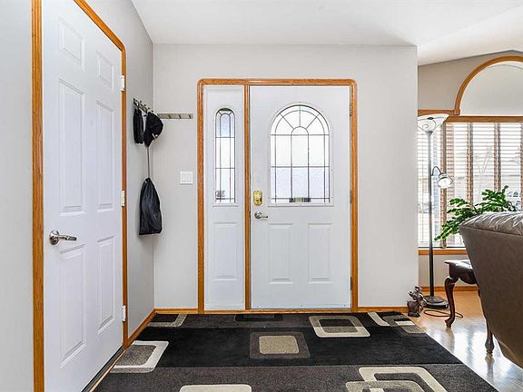 5th image of 76 E Reichley St