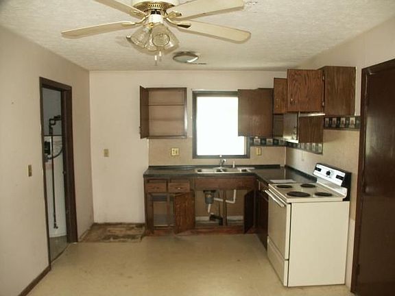 3rd image of 2614 Briarbush Ct