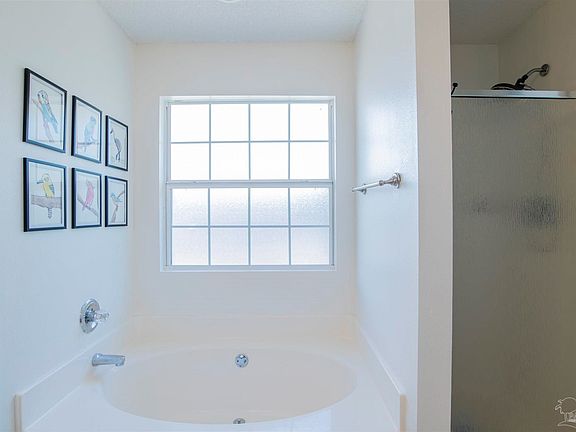 4th image of 1356 Hardwood Dr E