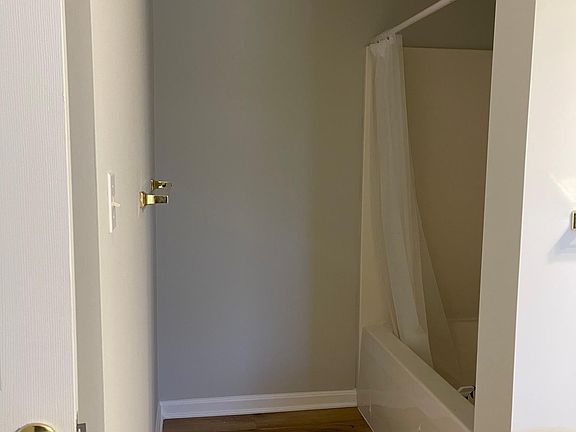 5th image of 45550 Lakeside Ln