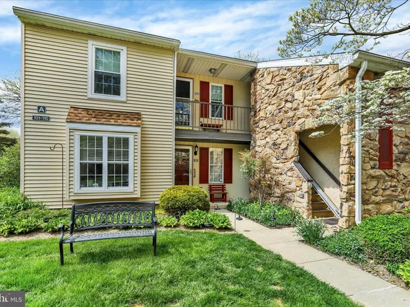 102 Valley Greene Cir, Wyomissing, PA 19610