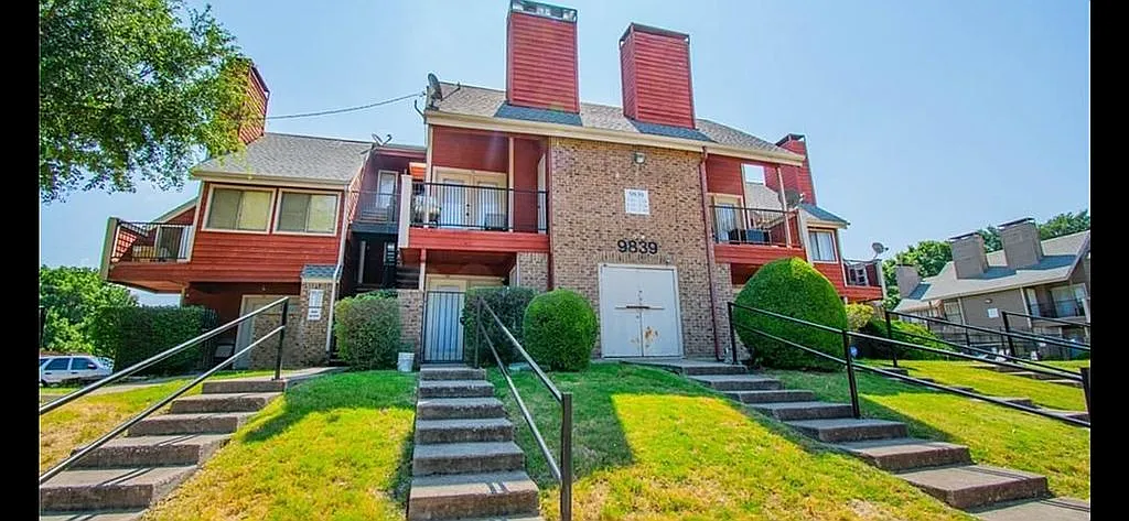 9839 Walnut St #104 photo 1